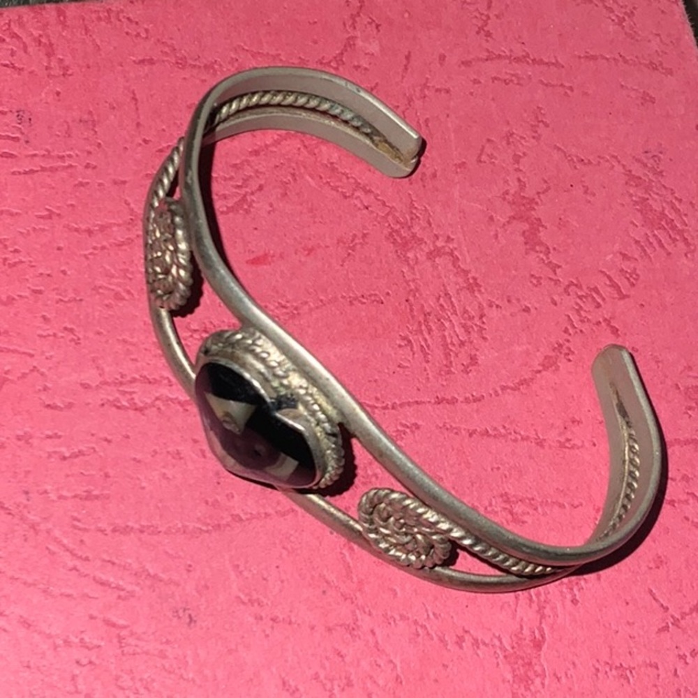 Women’s silver clasp bracelet
